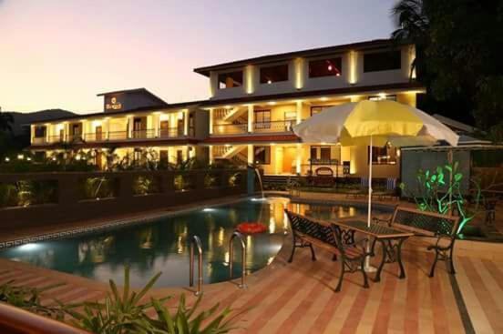 Meritas Seawind Beach Resort, Srīvardhan Екстериор снимка