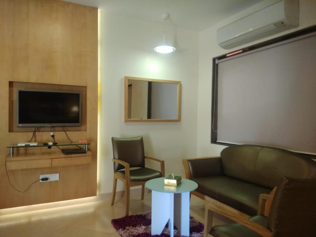 Meritas Seawind Beach Resort, Srīvardhan Екстериор снимка