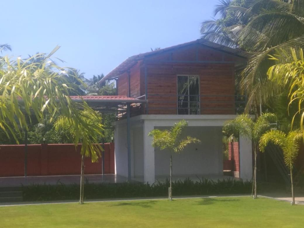 Meritas Seawind Beach Resort, Srīvardhan Екстериор снимка