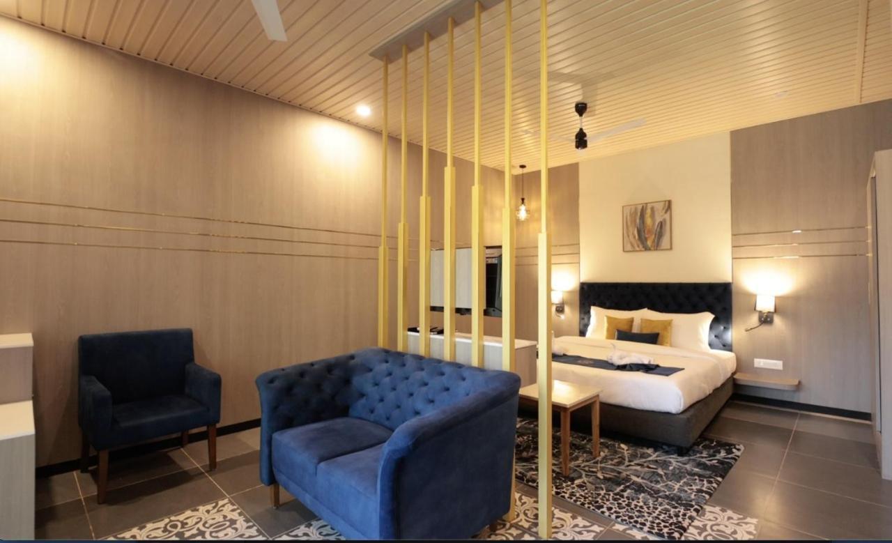 Meritas Seawind Beach Resort, Srīvardhan Екстериор снимка