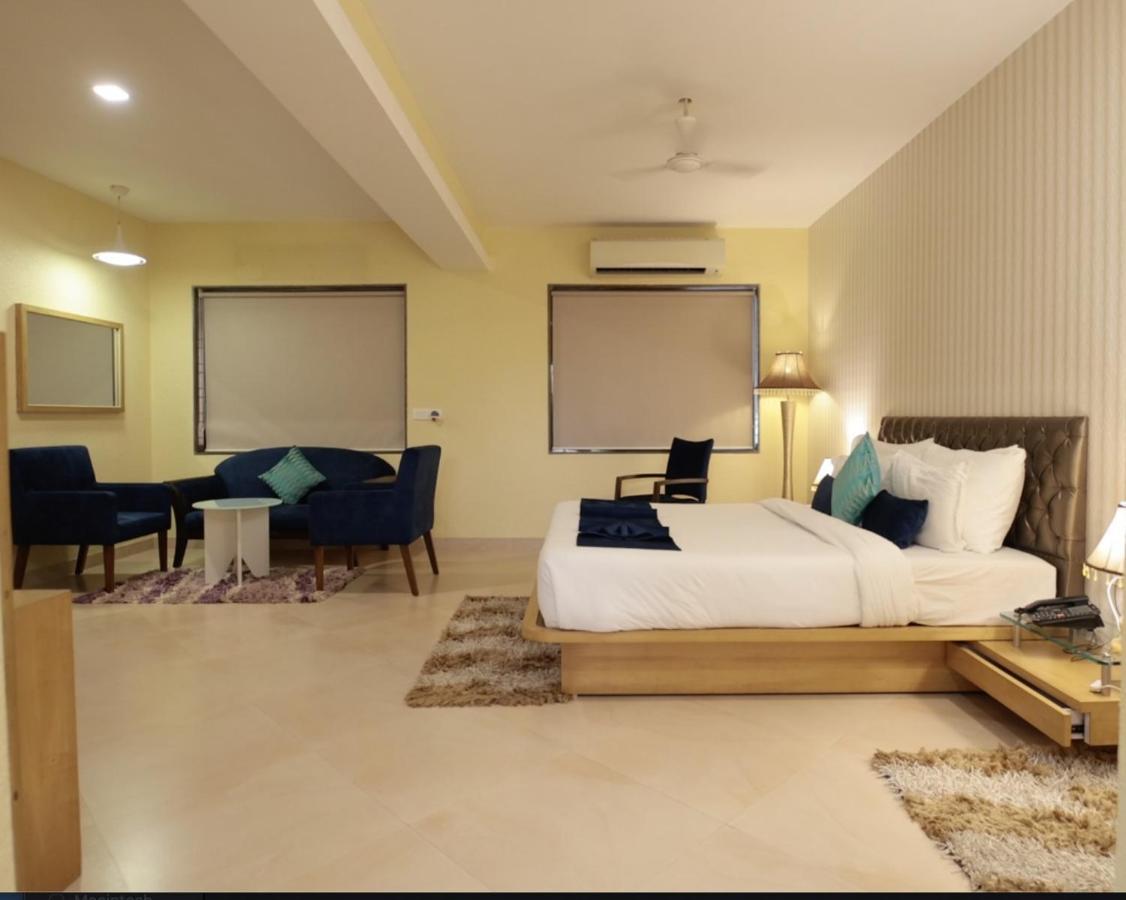 Meritas Seawind Beach Resort, Srīvardhan Екстериор снимка